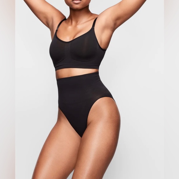 SKIMS NWOT Seamless Sculpt Bralette in Onyx - Picture 4 of 12